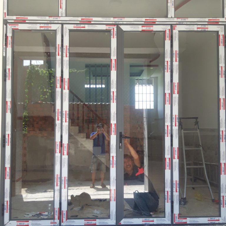 thợ làm nhôm kính tại quận 1