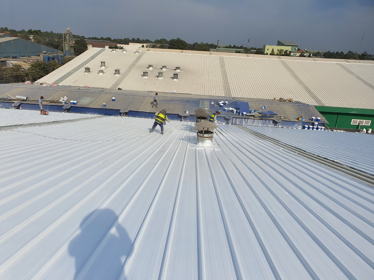 thợ sơn chống nóng mái tôn tại quận 3