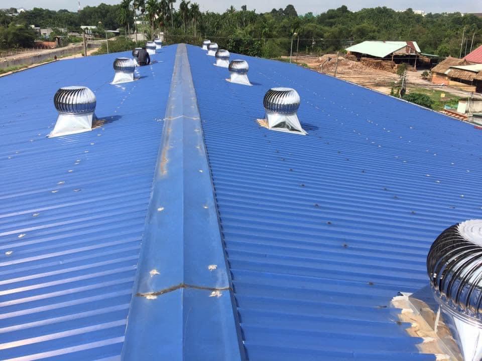 thợ lắp đặt quả cầu thông gió tại bình dương