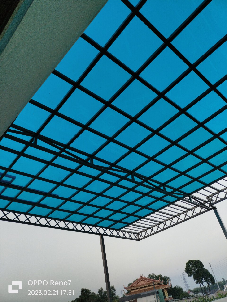 báo giá thi công mái poly lấy sáng tại quận 4 lh 0967182229