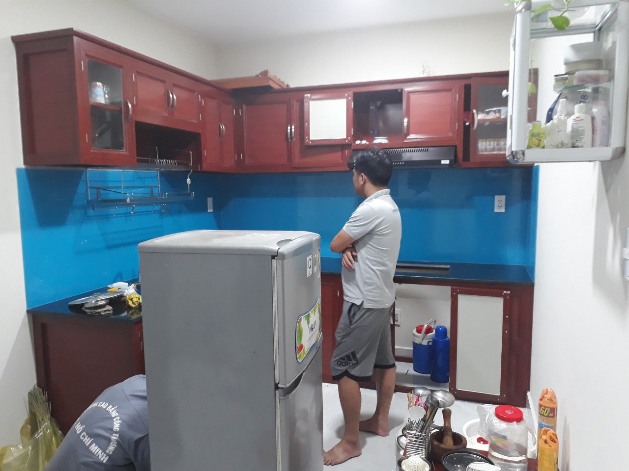 Tủ bếp nhựa PVC phối màu hiện đại, sang trọng nhà anh Chinh - Gò Vấp