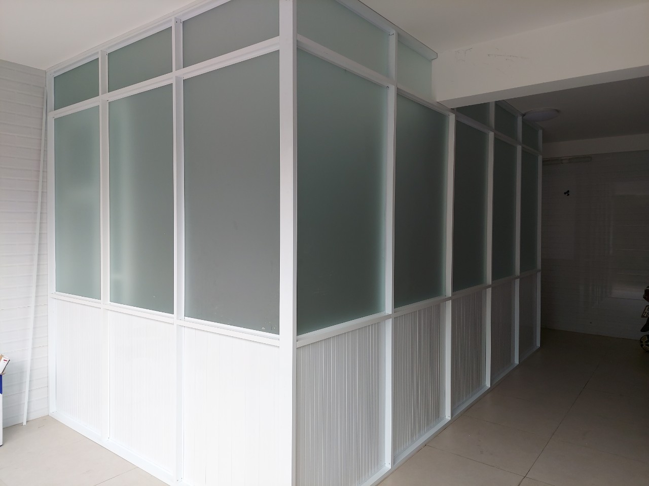 làm vách nhôm kính tại huyện bình chánh