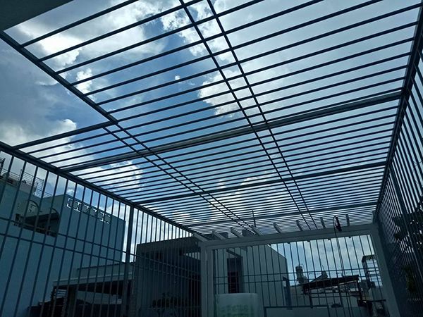 Thợ làm khung bảo vệ sắt tại Quận 11